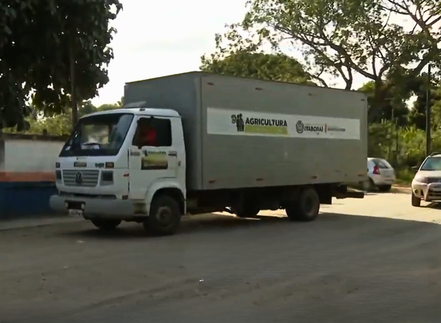 Caminhão da Secretaria de Agricultura